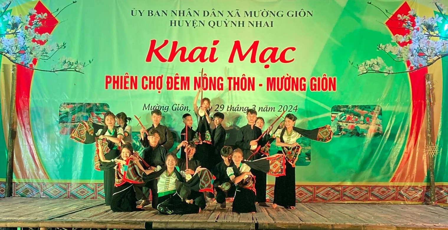 Chợ đêm nông thôn xã Mường Giôn